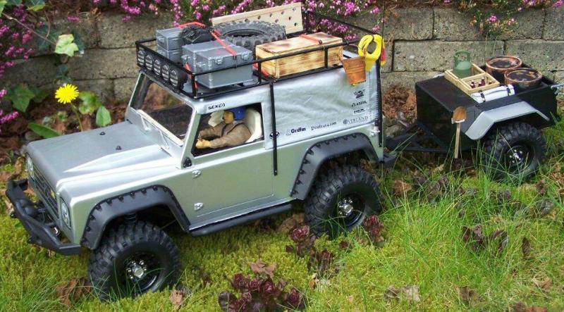 Zo had Koos hem gemaakt, en zo heb ik hem overgenomen. De body en aanhanger zijn een plaatje om maar te zwijgen over het kloppende hart van deze scx10. Om te kwijlen!!!